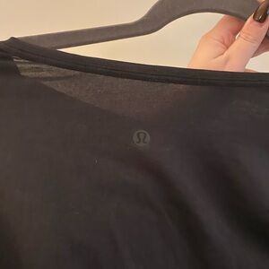 Lululemon black t-shirt